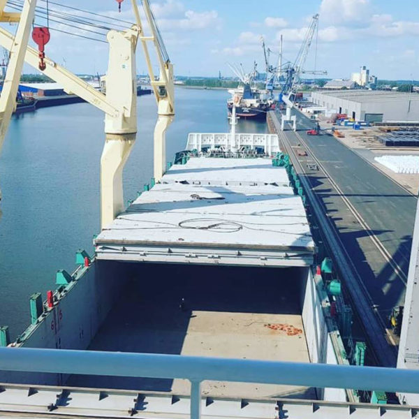 Überseetransporte per Containerschiff